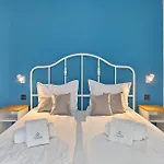 Center Artistic Nest Apartment *