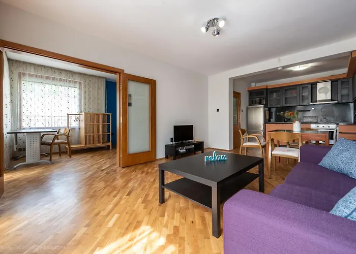 Center Artistic Nest Warna