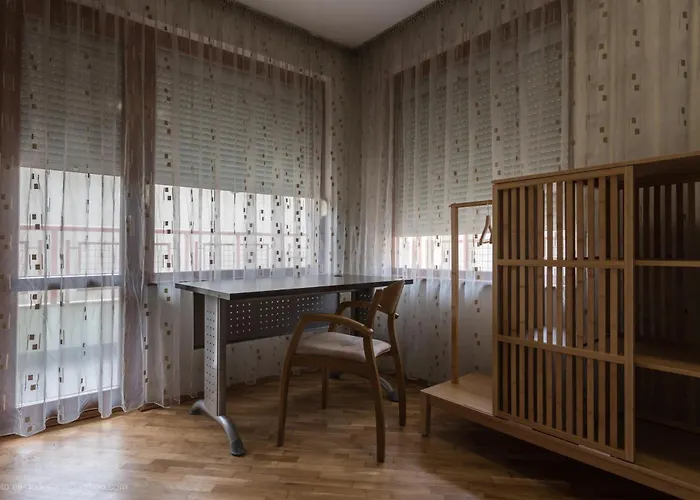 Center Artistic Nest Warna