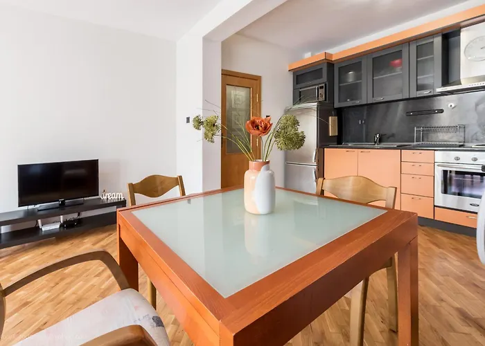 Center Artistic Nest Warna