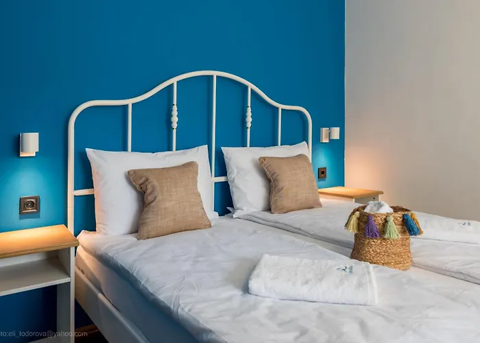 Apartment Center Artistic Nest Warna