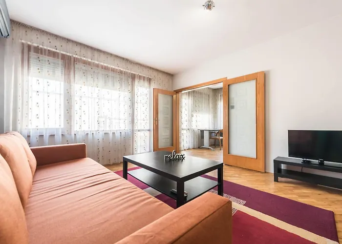 Top Center Artistic Nest *