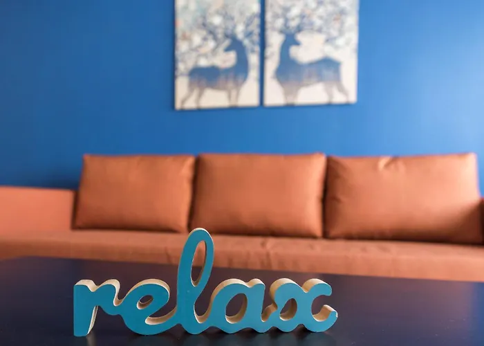 Apartment Center Artistic Nest Warna