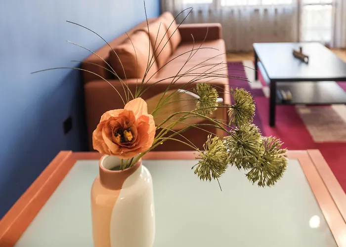 Center Artistic Nest Warna