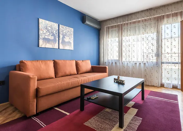 Center Artistic Nest * Warna