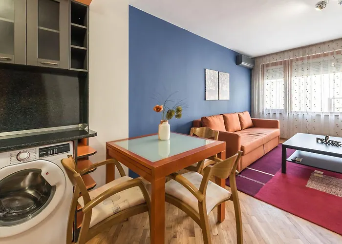 Center Artistic Nest