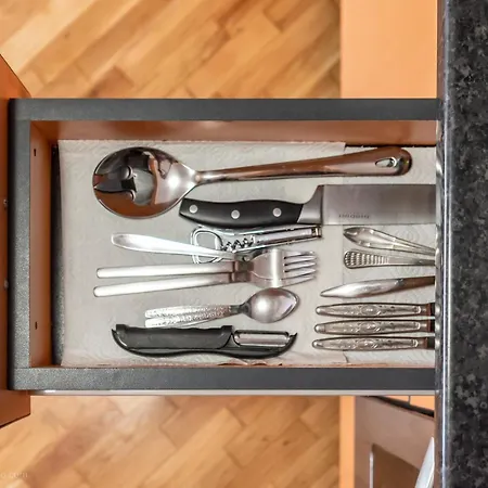 Апартамент Burov - Artistic In The Heart Of Suitable For Up To 4 Guests *