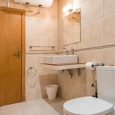 Апартамент Burov - Artistic In The Heart Of Suitable For Up To 4 Guests *