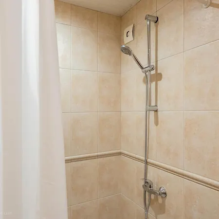 Апартамент Burov - Artistic In The Heart Of Suitable For Up To 4 Guests *