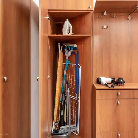 Burov - Artistic In The Heart Of Suitable For Up To 4 Guests