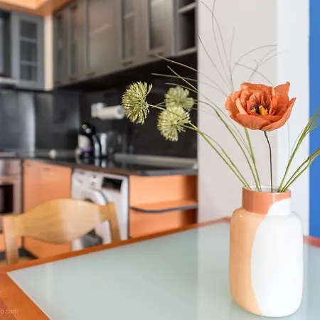 Апартамент Burov - Artistic In The Heart Of Suitable For Up To 4 Guests