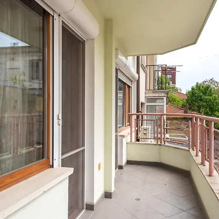 Burov - Artistic In The Heart Of Suitable For Up To 4 Guests Варна