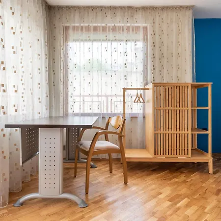 Апартамент Burov - Artistic In The Heart Of Suitable For Up To 4 Guests Варна