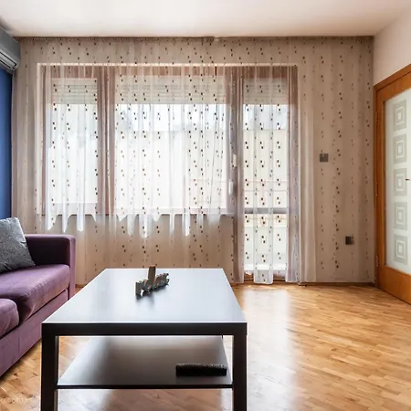 Burov - Artistic In The Heart Of Suitable For Up To 4 Guests