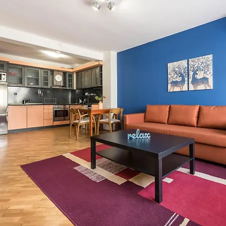 Burov - Artistic In The Heart Of Suitable For Up To 4 Guests Apartment