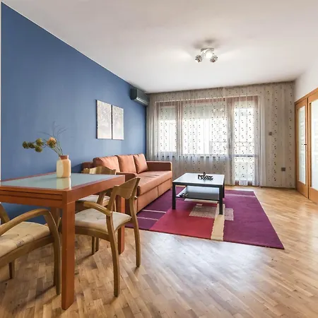 Burov - Artistic In The Heart Of Suitable For Up To 4 Guests *