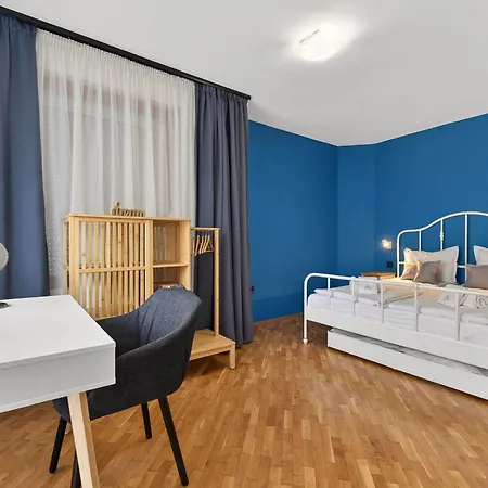Center Artistic Nest Apartment